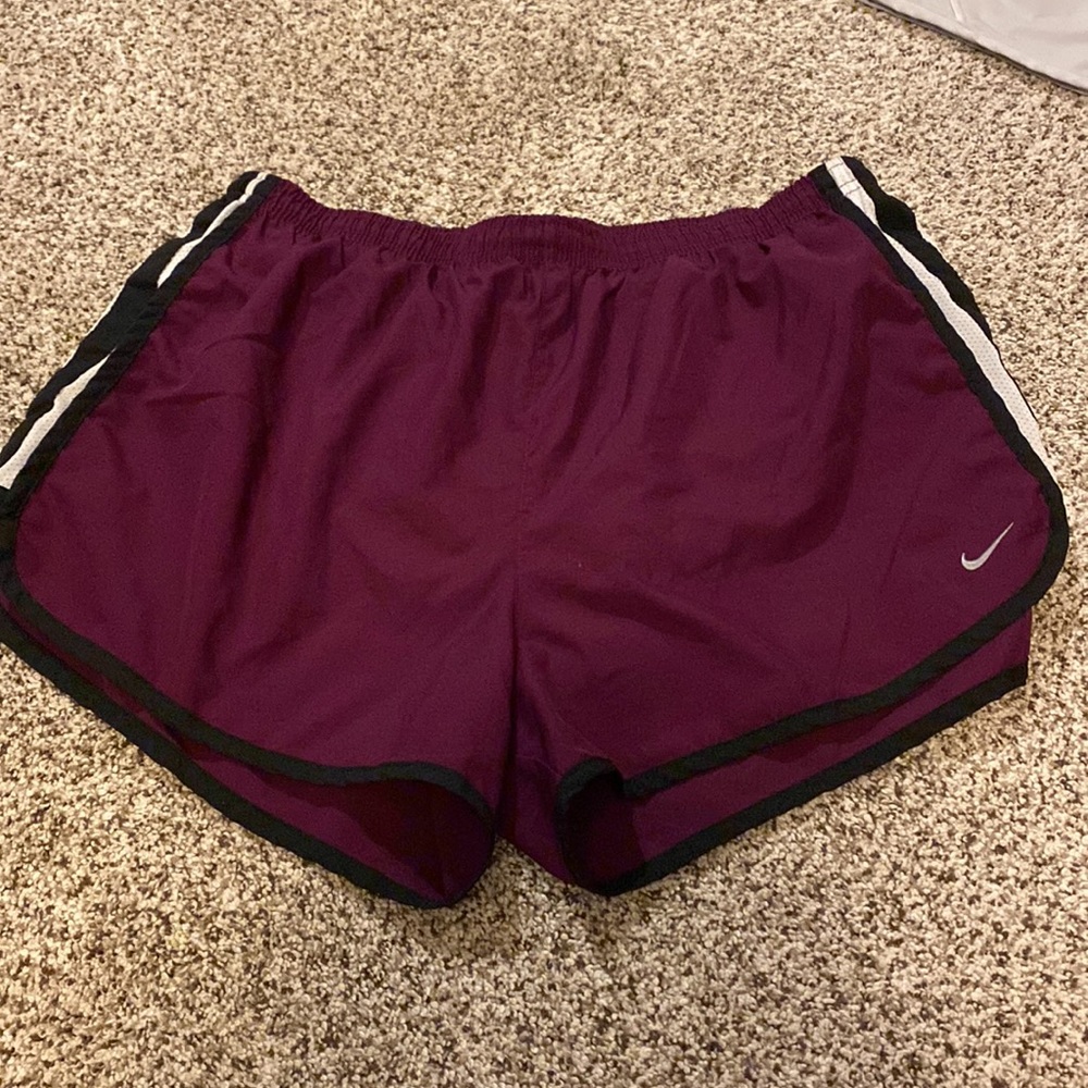 Women’s size large athletic shorts lot - Nike, under Armour, Old Navy - Picture 5 of 6